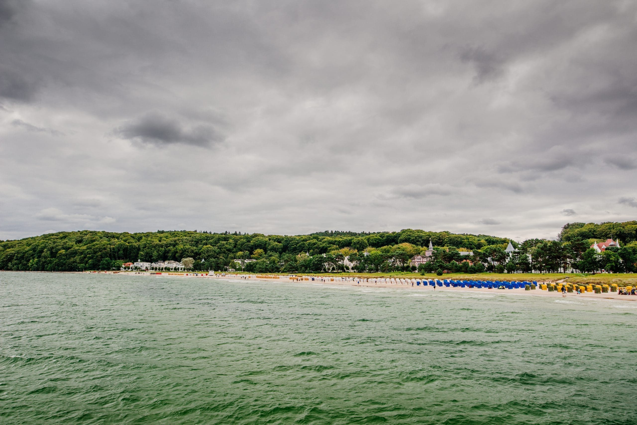 Blick von der Seebrücke Binz auf die alten Villen